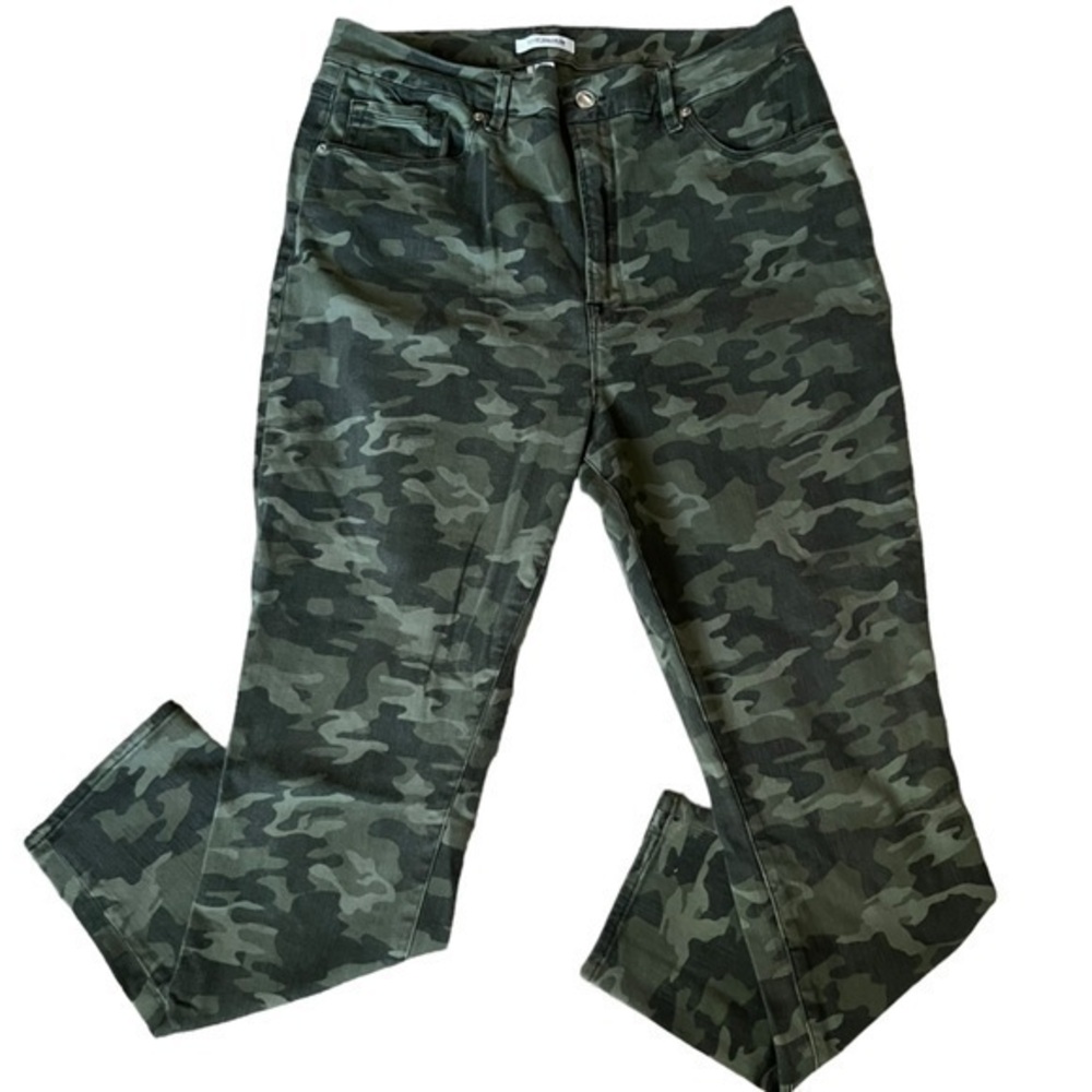 Good American High-Rise Camo Jeans in Olive & Dark Green